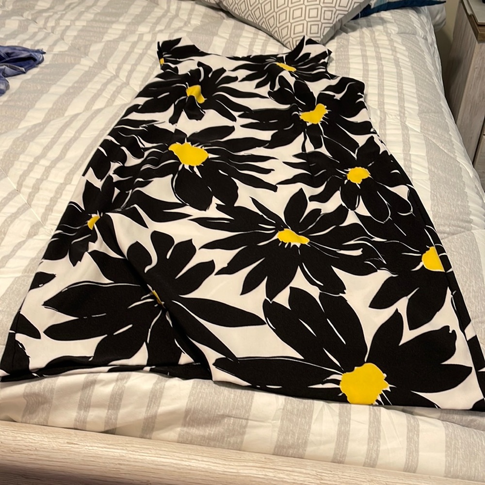 Sleeveless floral dress